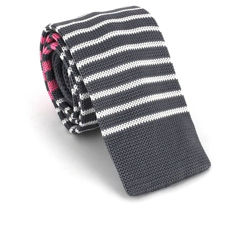 Cravate en tricot gris à fines rayures